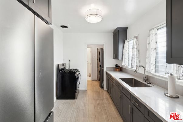 Interior, Washer, Wood Texture Flooring