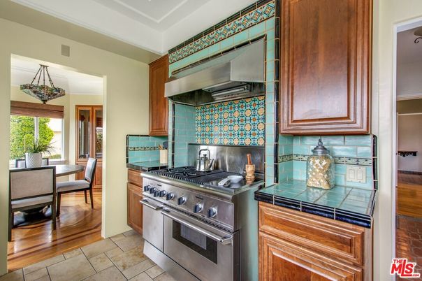 Dining room, Interior, Kitchen, Stainless Steel Appliances, Wood Texture Flooring