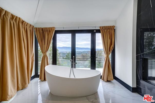 Bathroom, Free Standing Baths, Interior, Marble, Marble Walls