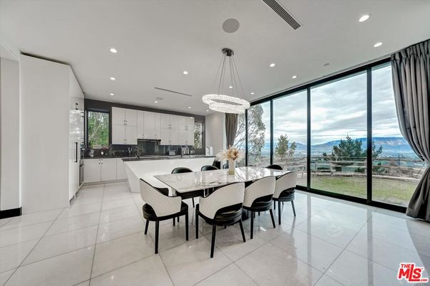 Chandelier, Dining room, Interior, Kitchen, Recessed Lighting