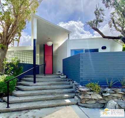 Exterior, Facade, Modern
