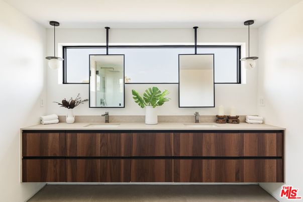 Bathroom, Dual Sink Vanities, Interior, Pendant Lights