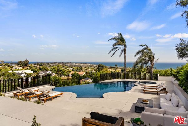 Exterior, Pool, Water
