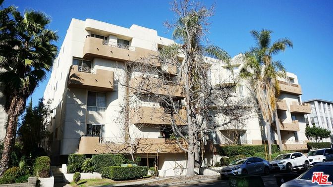 Exterior, Facade, Condo Building