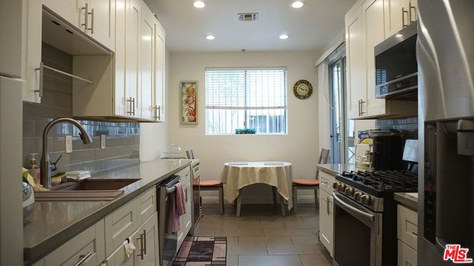 Dining room, Interior, Kitchen, Recessed Lighting, Stainless Steel Appliances