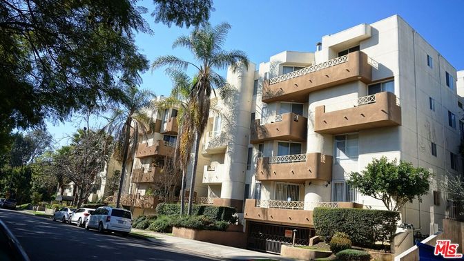 Exterior, Facade, Condo Building