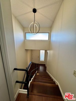 Interior, Pendant Lights, Wood Texture Flooring