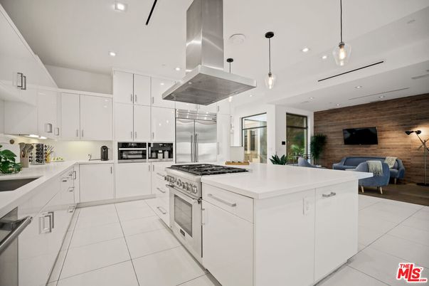 Interior, Kitchen, Living room, Pendant Lights, Recessed Lighting, Stainless Steel Appliances