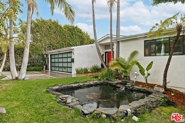 Backyard, Detached Garage, Exterior