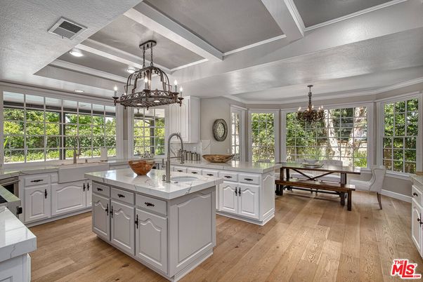 Chandelier, Dining room, Interior, Kitchen, Recessed Lighting, Wood Texture Flooring