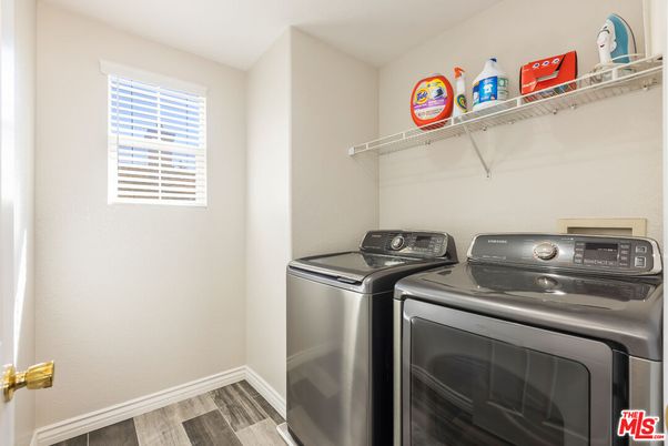 Interior, Utility Closets, Washer, Wood Texture Flooring