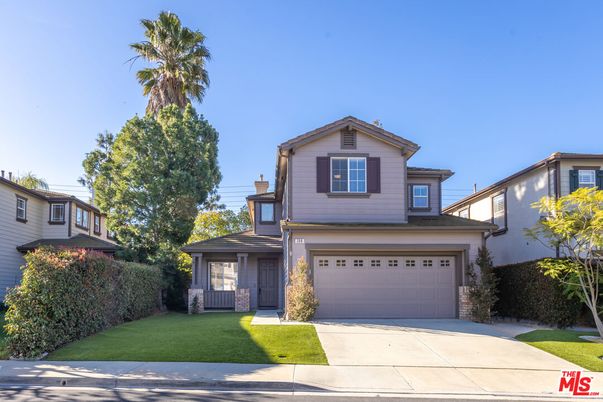 Attached, Exterior, Facade, American Craftsman