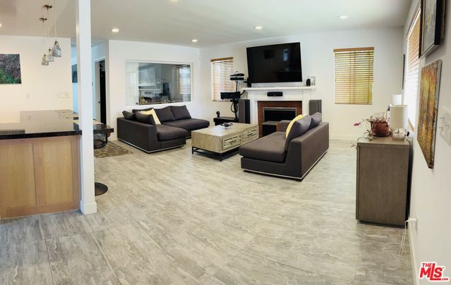 Fireplace, Interior, Living room, Pendant Lights, Recessed Lighting