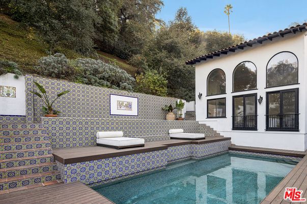 Exterior, Pool