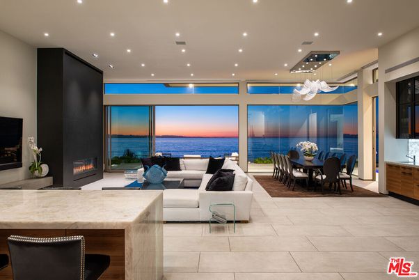 Chandelier, Dining room, Fireplace, Interior, Living room, Recessed Lighting, Water
