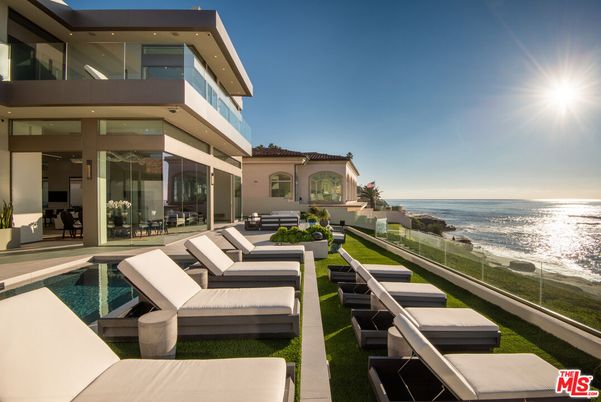 Exterior, Pool, Water