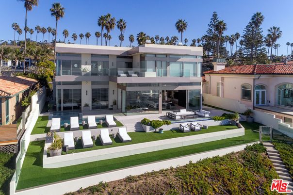 Backyard, Exterior, Facade, Modern