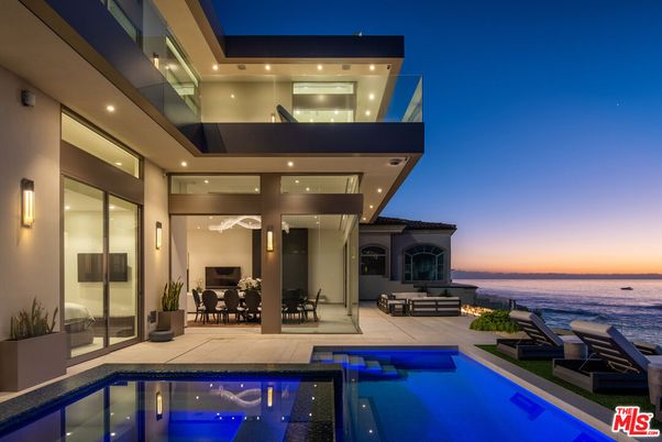Exterior, Pool, Water