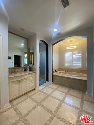 Bathroom, Interior, Recessed Lighting