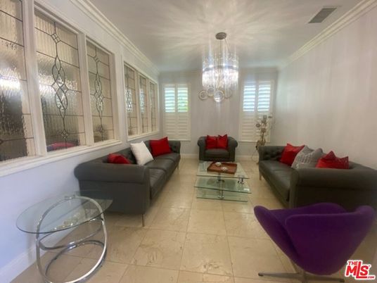 Chandelier, Interior, Living room