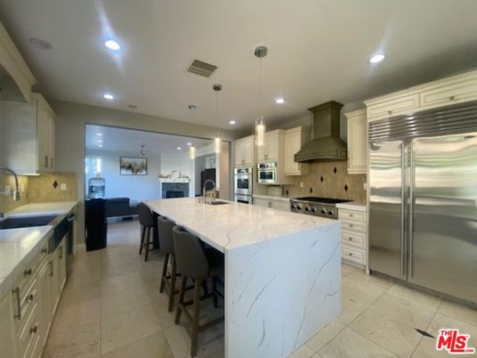 Dining room, Interior, Kitchen, Pendant Lights, Recessed Lighting, Stainless Steel Appliances