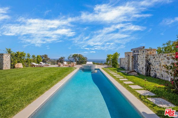 Exterior, Pool, Water