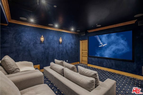 Interior, Projection Screen, Recessed Lighting, Theatre Room