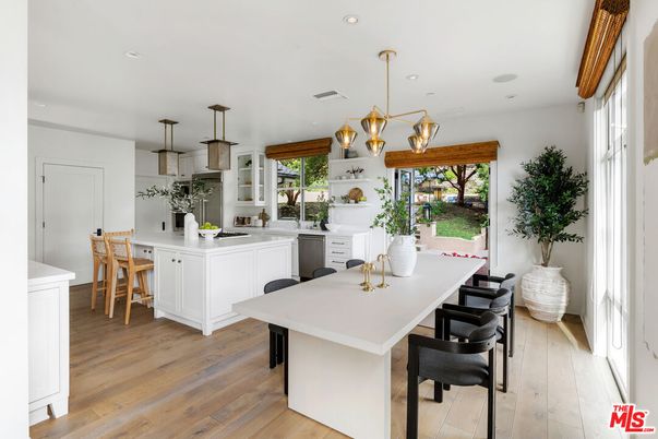 Dining room, Interior, Kitchen, Pendant Lights, Recessed Lighting, Wood Texture Flooring