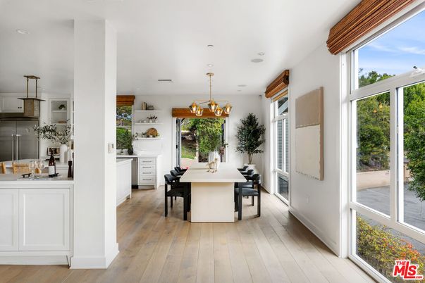 Chandelier, Dining room, Interior, Pendant Lights, Recessed Lighting, Wood Texture Flooring