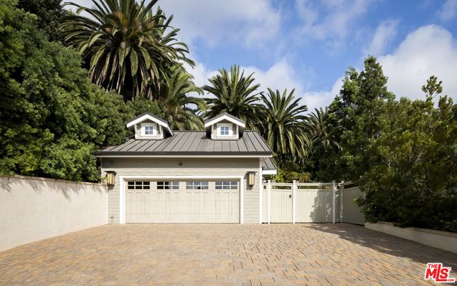 Attached, Exterior, Facade, Ranch