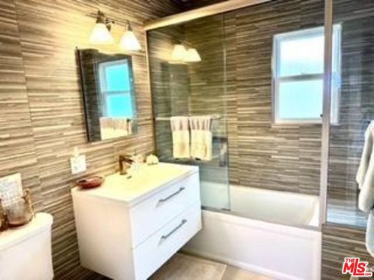 Bathroom, Glass Shower, Interior, Pendant Lights