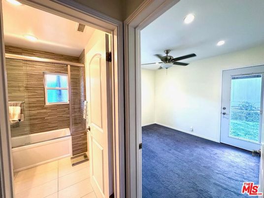 Bathroom, Empty room, Interior, Recessed Lighting