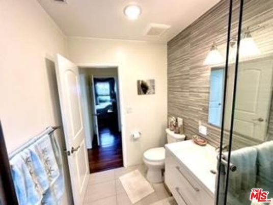 Bathroom, Interior, Recessed Lighting, Wood Texture Flooring