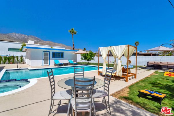 Exterior, Pool
