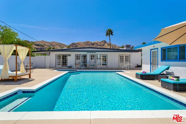 Exterior, Pool