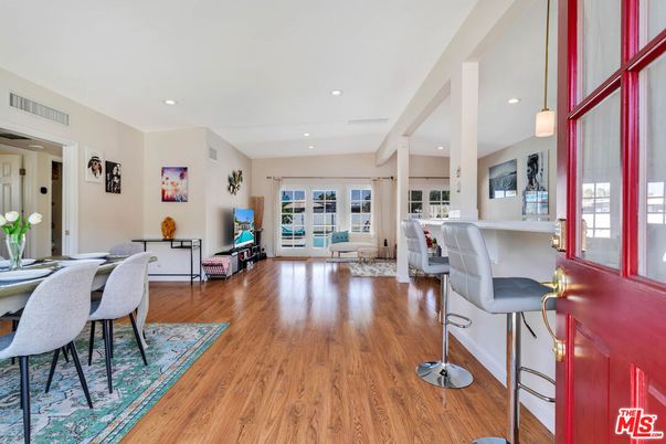 Dining room, Interior, Living room, Pendant Lights, Recessed Lighting, Wood Texture Flooring