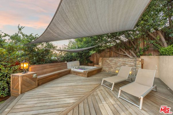 Exterior, Hot Tub