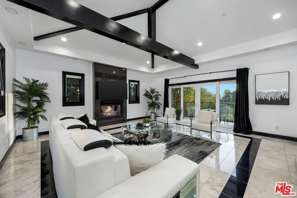 Fireplace, Interior, Living room, Recessed Lighting