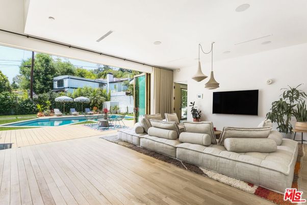 Interior, Living room, Pendant Lights, Pool, Recessed Lighting, Wood Texture Flooring