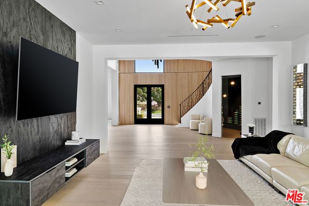 Interior, Living room, Pendant Lights, Recessed Lighting, Wood Texture Flooring