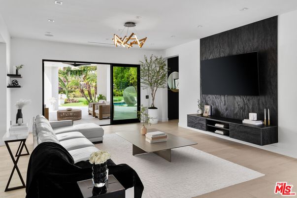 Interior, Living room, Pendant Lights, Recessed Lighting, Wood Texture Flooring
