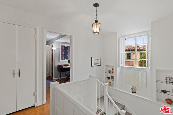 Interior, Pendant Lights, Wood Texture Flooring
