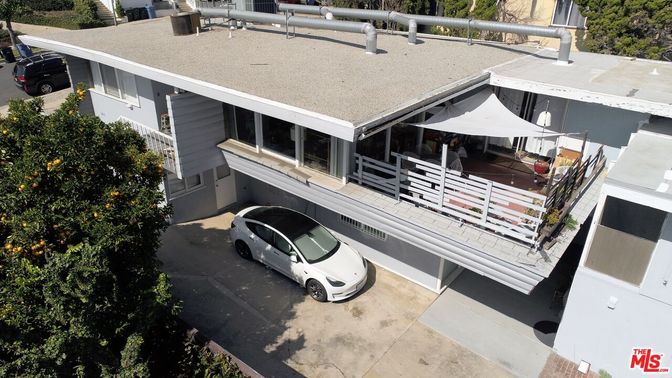 Exterior, Drone