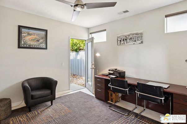 Home Office, Interior