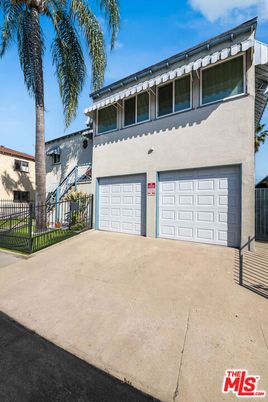 Attached, Exterior, Facade, Modern