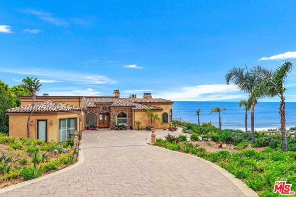 Backyard, Exterior, Facade, Water, Mediterranean