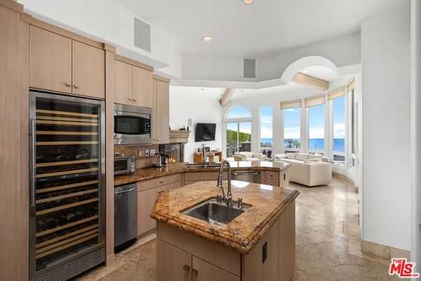 Interior, Kitchen, Living room, Recessed Lighting, Stainless Steel Appliances, Water