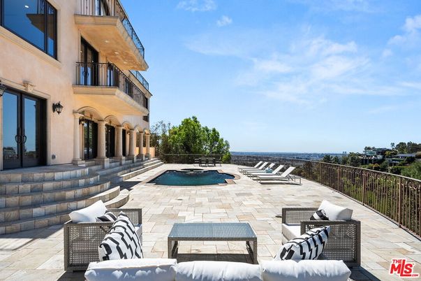 Exterior, Pool, Water