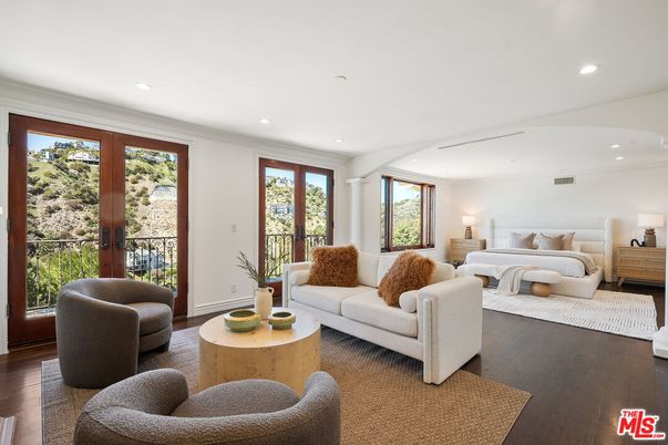 Bedroom, Interior, Living room, Recessed Lighting, Wood Texture Flooring