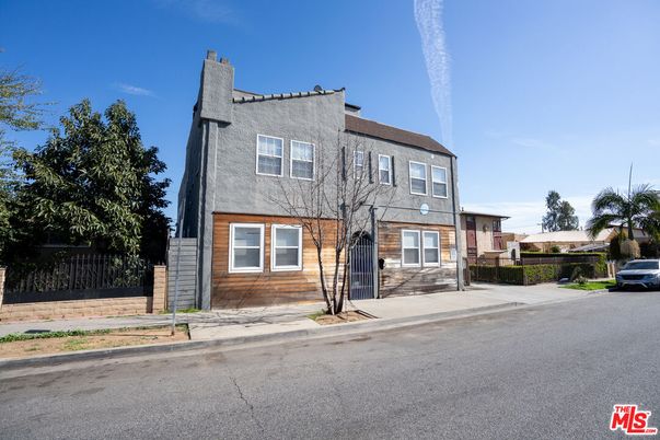 Exterior, Facade, Brick Facade, Rowhouse